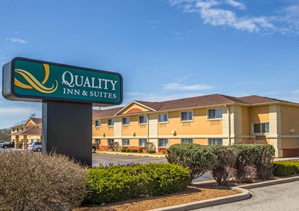 Pet Friendly Quality Inn & Suites South in Joliet, Illinois