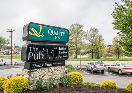 Pet Friendly Quality Inn Pittsburgh Airport in Oakdale, Pennsylvania