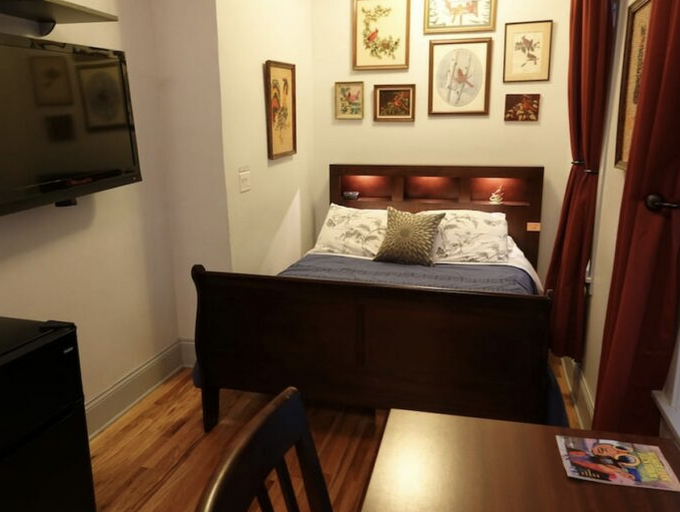 Pet Friendly Ray's Bucktown Bed And Breakfast in Chicago, Illinois