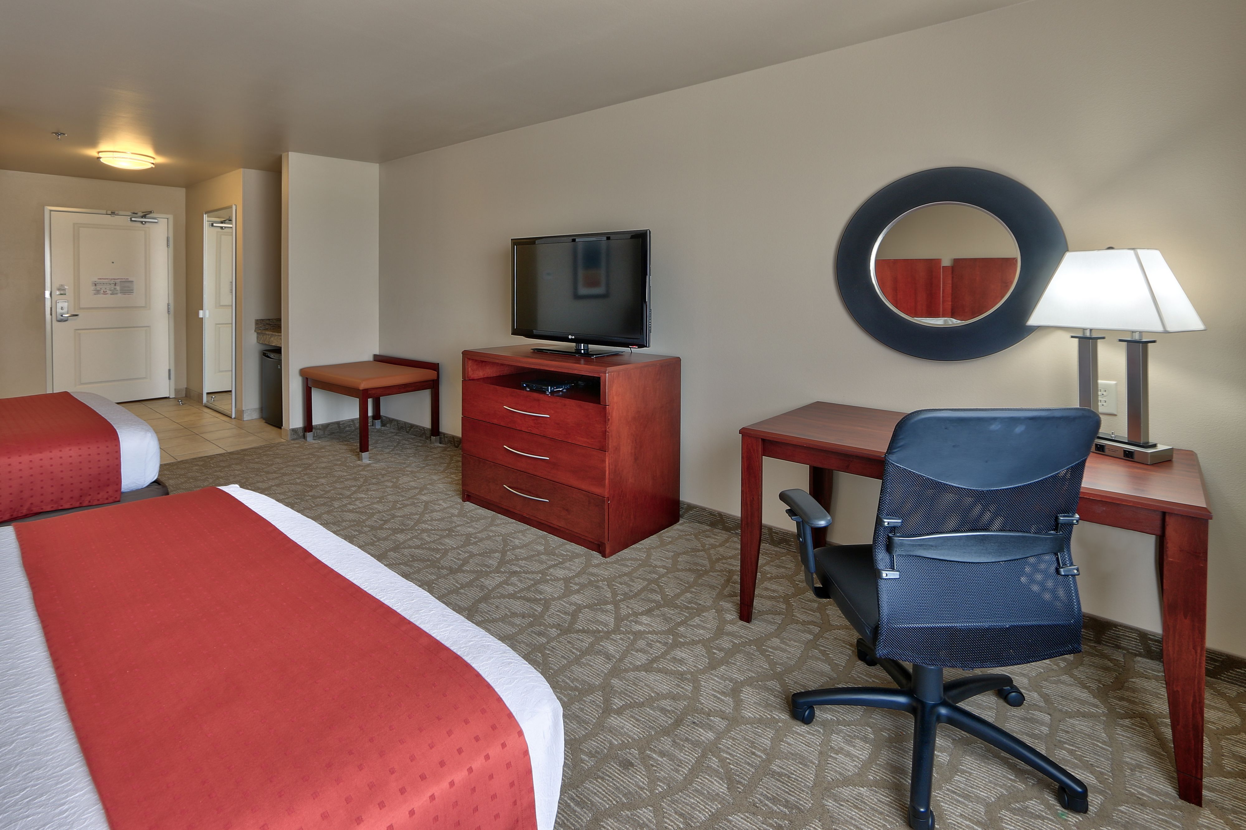 Pet Friendly Holiday Inn Roswell in Roswell, New Mexico