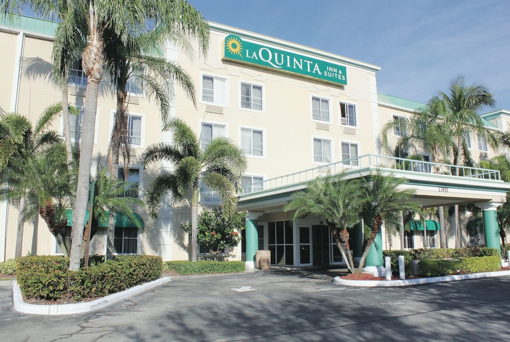 Pet Friendly La Quinta Inn & Suites Sunrise Sawgrass Mills in Sunrise, Florida