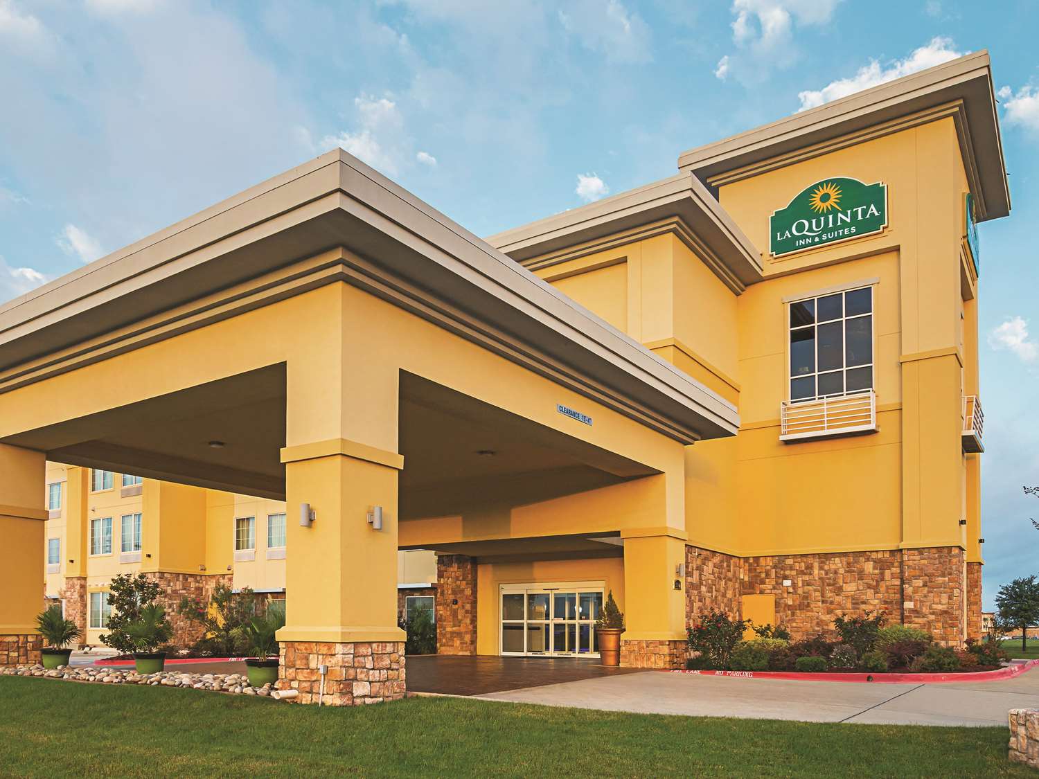 Pet Friendly La Quinta Inn & Suites Ft. Worth - Forest Hill, TX in Fort Worth, Texas
