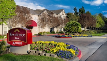 Pet Friendly Residence Inn By Marriott Pleasanton in Pleasanton, California