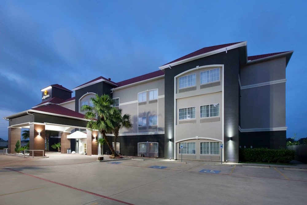 Pet Friendly La Quinta Inn & Suites Houston New Caney in New Caney, Texas