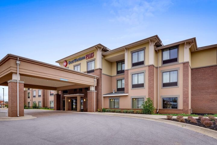 Pet Friendly Best Western Plus Tuscumbia/Muscle Shoals Hotel & Suites in Tuscumbia, Alabama