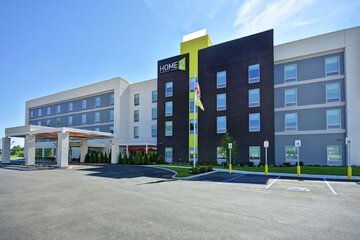 Pet Friendly Home2 Suites by Hilton Queensbury Lake George in Queensbury, New York