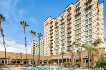 Pet Friendly DoubleTree by Hilton Hotel San Diego Mission Valley in San Diego, California