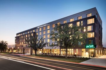 Pet Friendly DoubleTree by Hilton Greeley at Lincoln Park in Greeley, Colorado