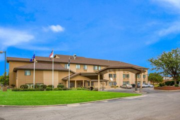 Pet Friendly Quality Inn & Suites Lawrence University Area in Lawrence, Kansas