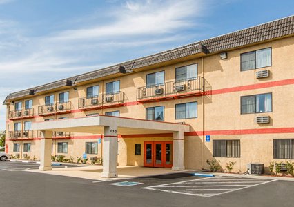 Pet Friendly Econo Lodge Inn & Suites Yuba City - Marysville in Yuba City, California