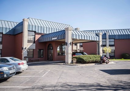 Pet Friendly Rodeway Inn Merrillville in Merrillville, Indiana