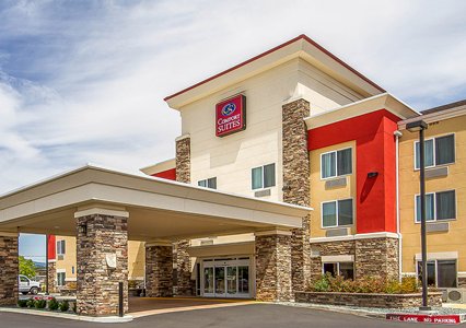 Pet Friendly Comfort Suites Redding - Shasta Lake in Redding, California