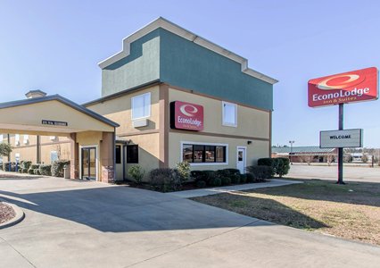 Pet Friendly Econo Lodge Inn & Suites in Demopolis, Alabama