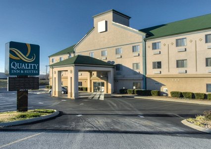 Pet Friendly Quality Inn & Suites in La Vergne, Tennessee