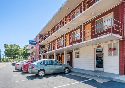 Pet Friendly Rodeway Inn in Memphis, Tennessee