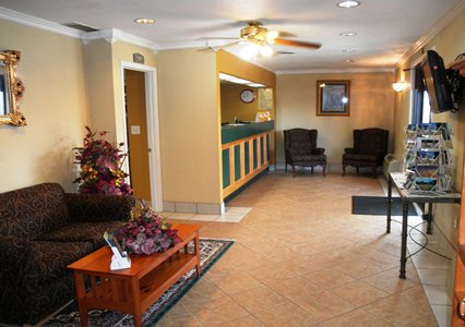 Pet Friendly Econo Lodge in Cuba, Missouri