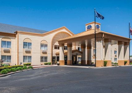 Pet Friendly Comfort Suites in Marion, Indiana