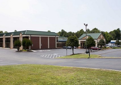 Pet Friendly Sleep Inn Morganton in Morganton, North Carolina