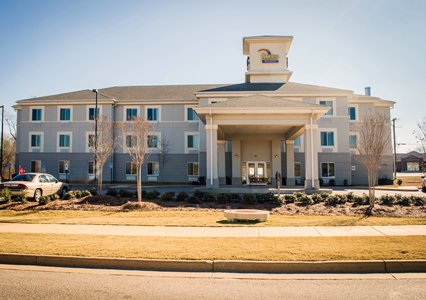 Pet Friendly Sleep Inn & Suites in Evergreen, Alabama