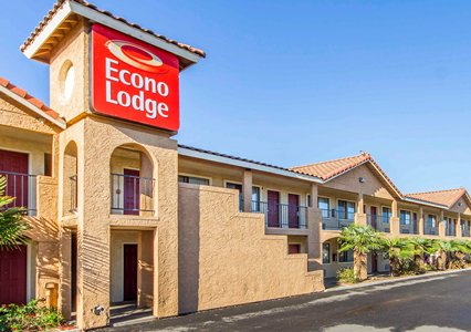 Pet Friendly Econo Lodge in Williams, California