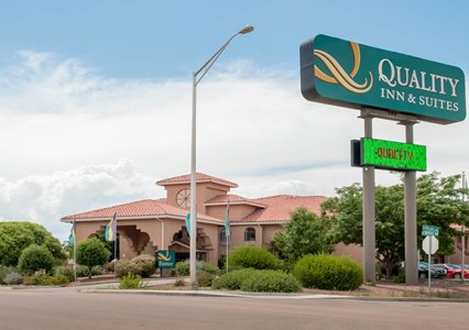 Pet Friendly Quality Inn & Suites in Gallup, New Mexico