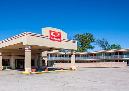 Pet Friendly Econo Lodge in Effingham, Illinois