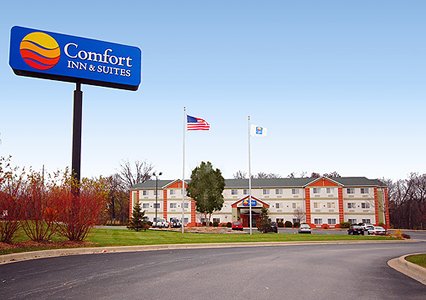 Pet Friendly Comfort Inn & Suites in East Moline, Illinois