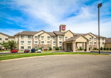 Pet Friendly Comfort Suites Johnson Creek Conference Center in Johnson Creek, Wisconsin