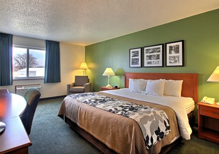 Pet Friendly Sleep Inn & Suites in Charles City, Iowa