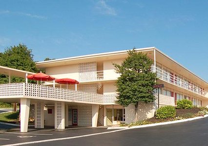 Pet Friendly Econo Lodge Fort Knox in Radcliff, Kentucky