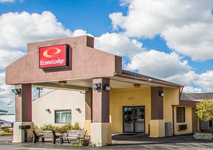 Pet Friendly Econo Lodge in Montpelier, Ohio