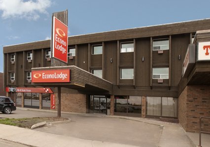 Pet Friendly Econo Lodge in Lloydminster, Alberta