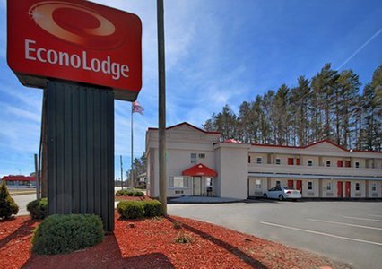 Pet Friendly Econo Lodge in West Springfield, Massachusetts