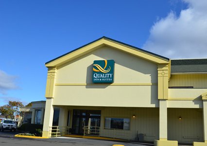 Pet Friendly Quality Inn & Suites at Coos Bay in North Bend, Oregon