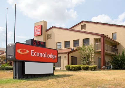 Pet Friendly Econo Lodge in College Station, Texas
