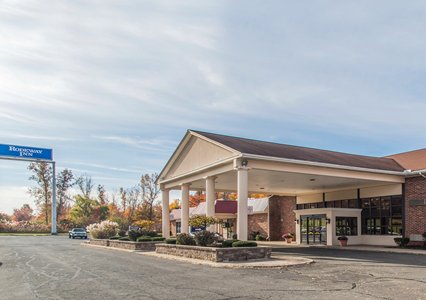 Pet Friendly Rodeway Inn & Suites Bradley Airport in East Windsor, Connecticut