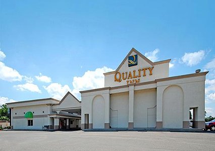 Pet Friendly Quality Inn Philadelphia Airport in Lester, Pennsylvania