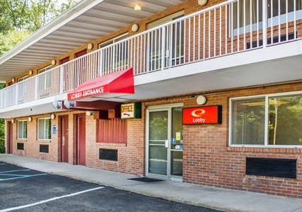 Pet Friendly Econo Lodge in Drums, Pennsylvania