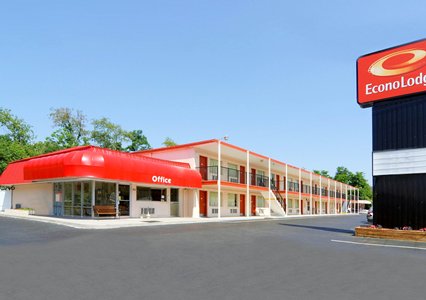 Pet Friendly Econo Lodge Near Motor Speedway in Bristol, Virginia