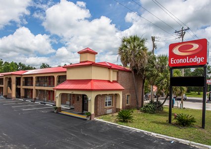 Pet Friendly Econo Lodge in Walterboro, South Carolina