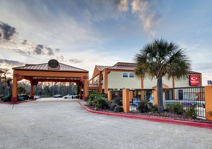 Pet Friendly Econo Lodge  Inn & Suites in Diamondhead, Mississippi