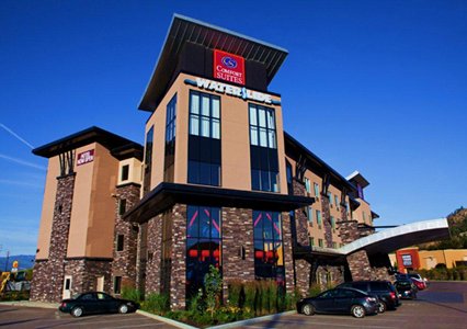 Pet Friendly Comfort Suites in Kelowna, British Columbia