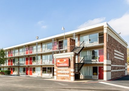 Pet Friendly Econo Lodge Airport I-35 North in Dallas, Texas