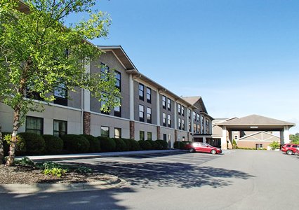 Pet Friendly Quality Inn & Suites University in Boone, North Carolina