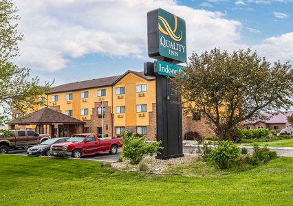 Pet Friendly Quality Inn in Peru, Illinois