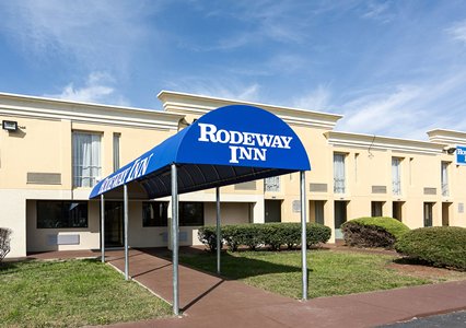 Pet Friendly Rodeway Inn in Camp Springs, Maryland