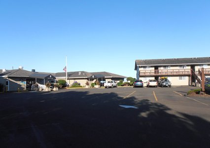 Pet Friendly Clarion Inn Surfrider Resort in Depoe Bay, Oregon