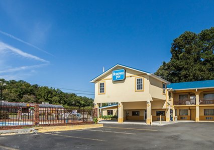 Pet Friendly Rodeway Inn in Calhoun, Georgia