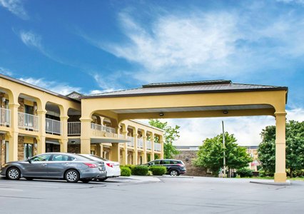 Pet Friendly Econo Lodge in Franklin, Kentucky