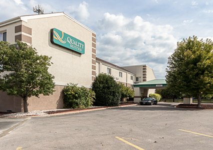 Pet Friendly Quality Suites in Wichita, Kansas